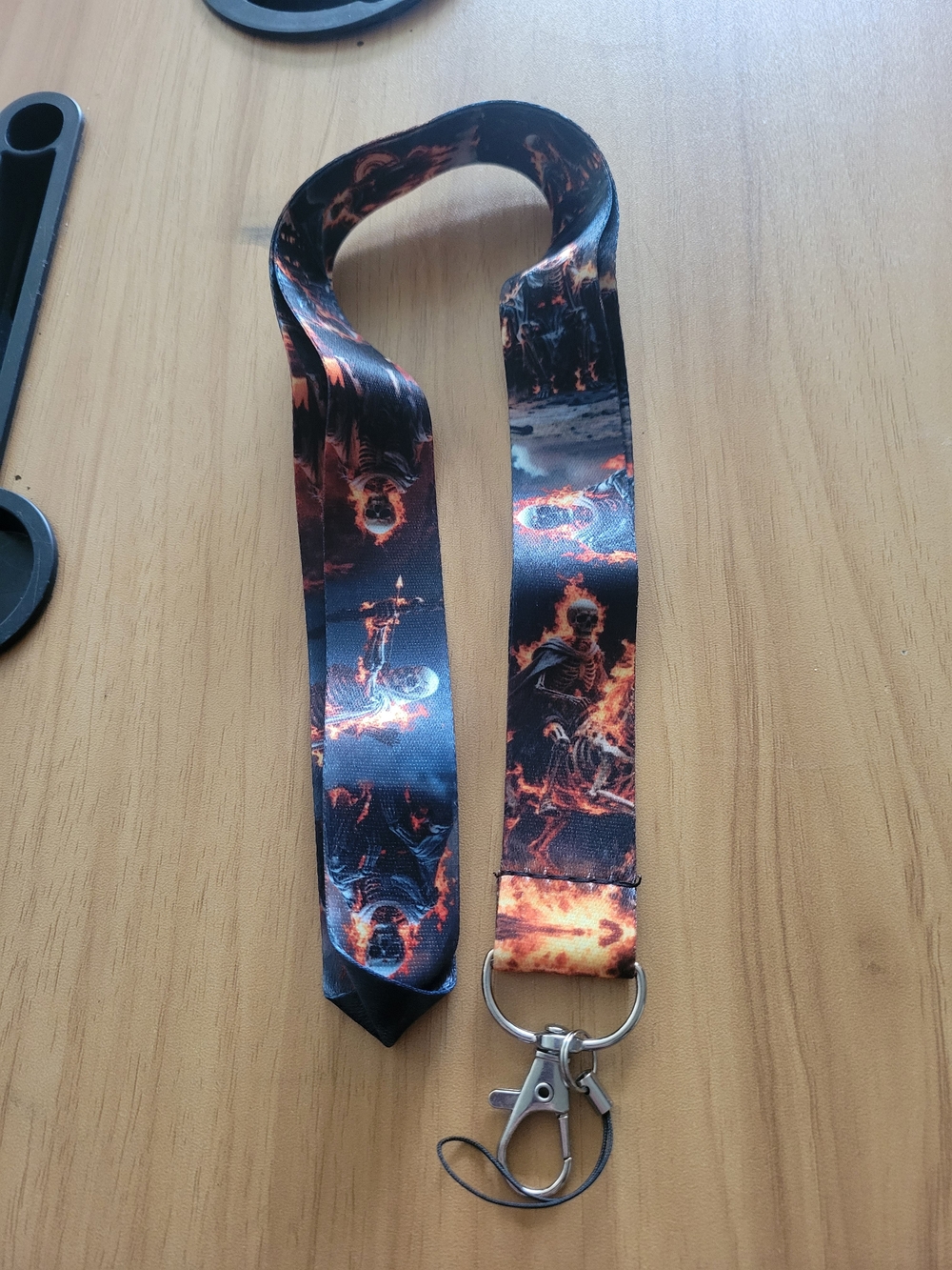 🍁NEW🍁Flaming Skull Pattern Black & Orange Lanyard